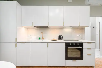 Kuchnia lub aneks kuchenny w obiekcie Aleje Jerozolimskie 42 by Homeprime