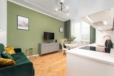 Telewizja i/lub zestaw kina domowego w obiekcie Aleje Jerozolimskie 42 by Homeprime
