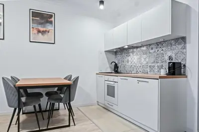 Kuchnia lub aneks kuchenny w obiekcie RentPlanet - Apartament Muranów