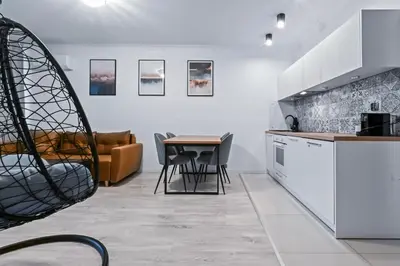 Kuchnia lub aneks kuchenny w obiekcie RentPlanet - Apartament Muranów