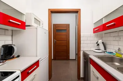 Kuchnia lub aneks kuchenny w obiekcie Metro Płocka Cosy Apartment by BookingHost