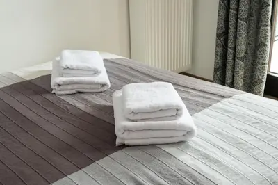 Łóżko lub łóżka w pokoju w obiekcie Metro Płocka Cosy Apartment by BookingHost