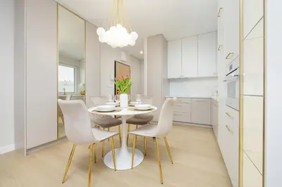 Kuchnia lub aneks kuchenny w obiekcie Stylish Apartment with Balcony 7th Floor by Noclegi Renters