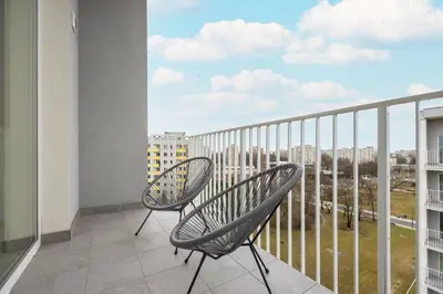 Balkon lub taras w obiekcie Stylish Apartment with Balcony 7th Floor by Noclegi Renters