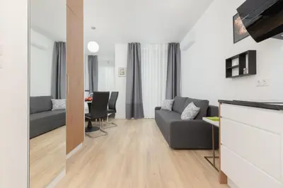 Telewizja i/lub zestaw kina domowego w obiekcie Sarmacka 23 - studio close to Medicover and Paley