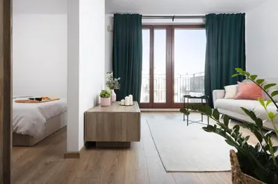 Łóżko lub łóżka w pokoju w obiekcie Apartament Gocławska SWPS PGE Narodowy Dworzec Wschodni Soho Factory