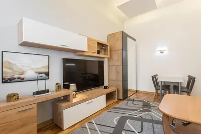 Telewizja i/lub zestaw kina domowego w obiekcie Golden Apartments - Big Luxury Apartment in Top Location - Wspólna