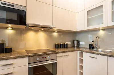 Kuchnia lub aneks kuchenny w obiekcie Urban Chic - One Bedroom Apartment - City Center&Stawki