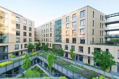 Budynek, w którym mieści się apartament