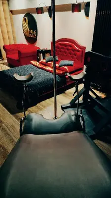 Część wypoczynkowa w obiekcie Black Swan BDSM Erotic Apartament