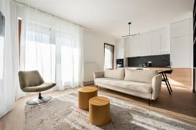 Telewizja i/lub zestaw kina domowego w obiekcie Mokotów Postępu Chic Apartment by BookingHost