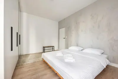Łóżko lub łóżka w pokoju w obiekcie Mokotów Postępu Chic Apartment by BookingHost