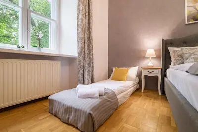 Łóżko lub łóżka w pokoju w obiekcie Elegant Freta 25 Apartment by Noclegi Renters