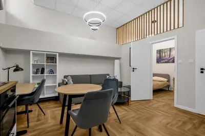 Łóżko lub łóżka w pokoju w obiekcie Humblebee Nest Muranów