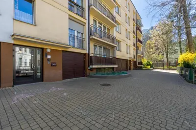Budynek, w którym mieści się apartament