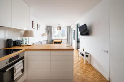 Kuchnia lub aneks kuchenny w obiekcie Plac Zawiszy Cosy Apartment by BookingHost