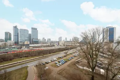 Widok na miasto Warszawa z tego apartamentu