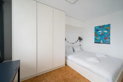 Łóżko lub łóżka w pokoju w obiekcie Plac Zawiszy Cosy Apartment by BookingHost