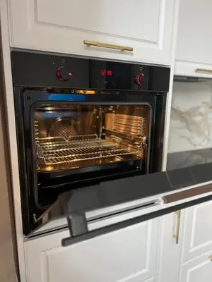 Kuchnia lub aneks kuchenny w obiekcie Wiatraczna Glamour Apartment