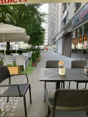 Restauracja lub miejsce do jedzenia w obiekcie Apartament Centrum Warszawy Pereca