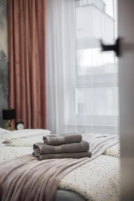 Łóżko lub łóżka w pokoju w obiekcie WARSZAWSKI SEN. Apartament na 5
