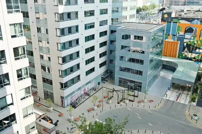 Budynek, w którym mieści się apartament