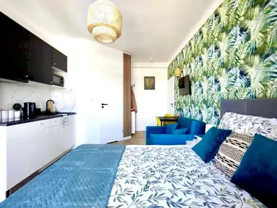 Kuchnia lub aneks kuchenny w obiekcie Olivia Apartments - Słoneczny apartament w centrum Warszawy, Plac Unii Lubelskiej, Łazienki Królewskie, Pole Mokotowskie - 24h check-in