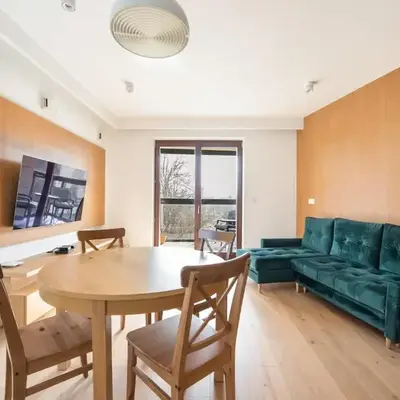 Solec Cristal Home Apartment by BookingHost