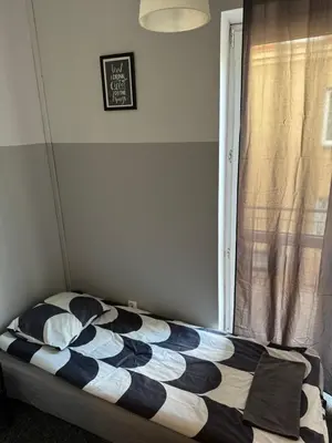 Łóżko lub łóżka w pokoju w obiekcie Wilanowska Hostel