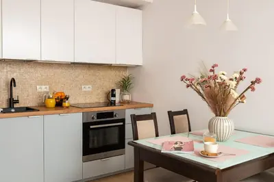 Kuchnia lub aneks kuchenny w obiekcie Best Central 2-BR Suite 200 m from Central Station and Varso Tower