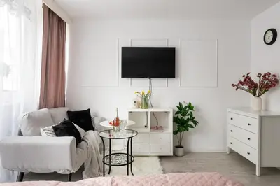 Telewizja i/lub zestaw kina domowego w obiekcie Air-Conditioned GatawayStudio 900m from Central Station, parking on site