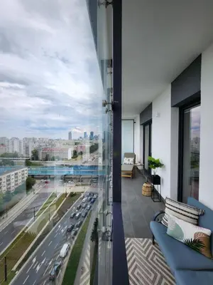 Część wypoczynkowa w obiekcie Luksusowy Apartament Bliska Wola SABA