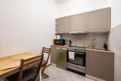 Kuchnia lub aneks kuchenny w obiekcie 11th Floor Praga View Apartment by BookingHost