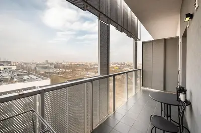 Balkon lub taras w obiekcie 11th Floor Praga View Apartment by BookingHost