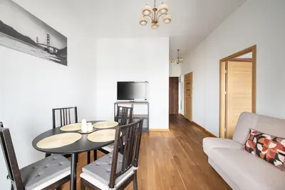 Telewizja i/lub zestaw kina domowego w obiekcie 11th Floor Praga View Apartment by BookingHost