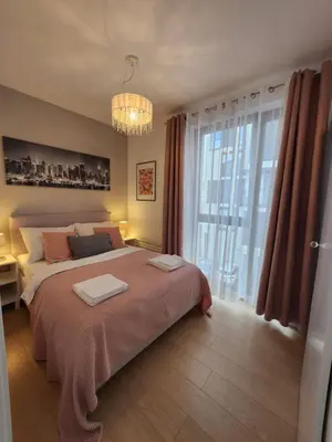 Łóżko lub łóżka w pokoju w obiekcie Premium Spire Apartment +parking