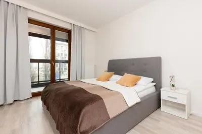 Łóżko lub łóżka w pokoju w obiekcie Grzybowska Apartment with Air Conditioning & Balcony Warsaw by Renters Prestige