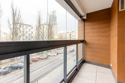 Balkon lub taras w obiekcie Grzybowska Apartment with Air Conditioning & Balcony Warsaw by Renters Prestige
