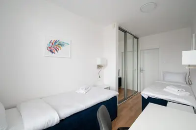 Łóżko lub łóżka w pokoju w obiekcie Krasiński Garden Comfort Apartment by BookingHost