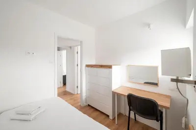 Telewizja i/lub zestaw kina domowego w obiekcie Krasiński Garden Comfort Apartment by BookingHost