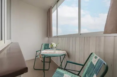 Balkon lub taras w obiekcie Apartment with Balcony for 2 People in Warsaw by Noclegi Renters
