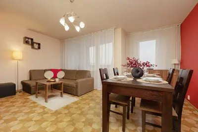 Część wypoczynkowa w obiekcie Apartment with Balcony for 2 People in Warsaw by Noclegi Renters