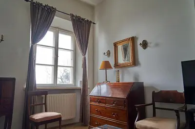 Telewizja i/lub zestaw kina domowego w obiekcie Royal Castle appartment 2 rooms and kitchen 55sqm