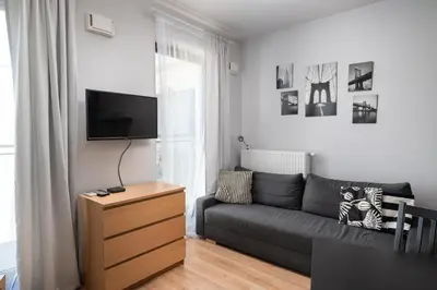Telewizja i/lub zestaw kina domowego w obiekcie Wola Burakowska Standard Studio by BookingHost