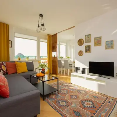 Autumn Apartment with Balcony and Two Bedrooms by Noclegi Renters