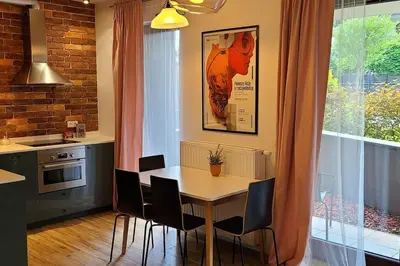 Kuchnia lub aneks kuchenny w obiekcie Lovely One-Bedroom Condo With Patio Free Parking