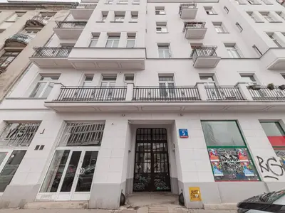 Budynek, w którym mieści się apartament