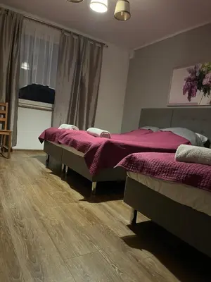 Łóżko lub łóżka w pokoju w obiekcie Fajna Kwatera Warszawa