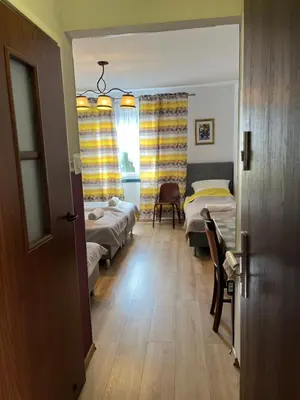 Łóżko lub łóżka w pokoju w obiekcie Fajna Kwatera Warszawa