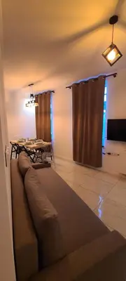 Telewizja i/lub zestaw kina domowego w obiekcie Versatile Apartment-Unique Design Free Parking